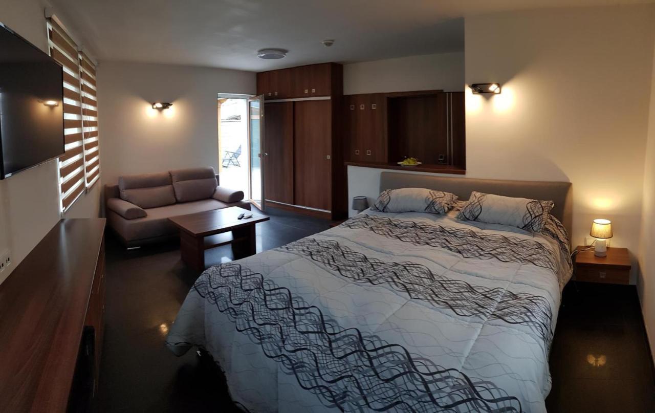 Apartmany Meandry Mimon ภายนอก รูปภาพ